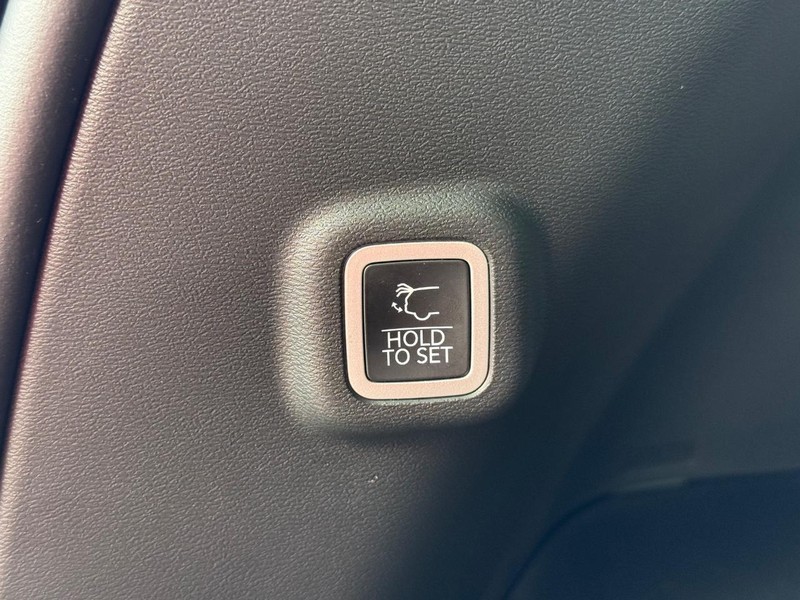 Jeep Cherokee Vehicle Full-screen Gallery Image 8