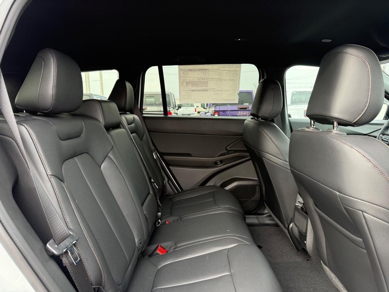 Jeep Cherokee Vehicle Full-screen Gallery Image 12