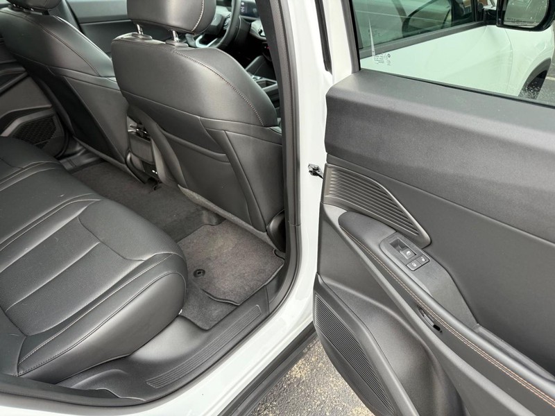 Jeep Cherokee Vehicle Full-screen Gallery Image 13