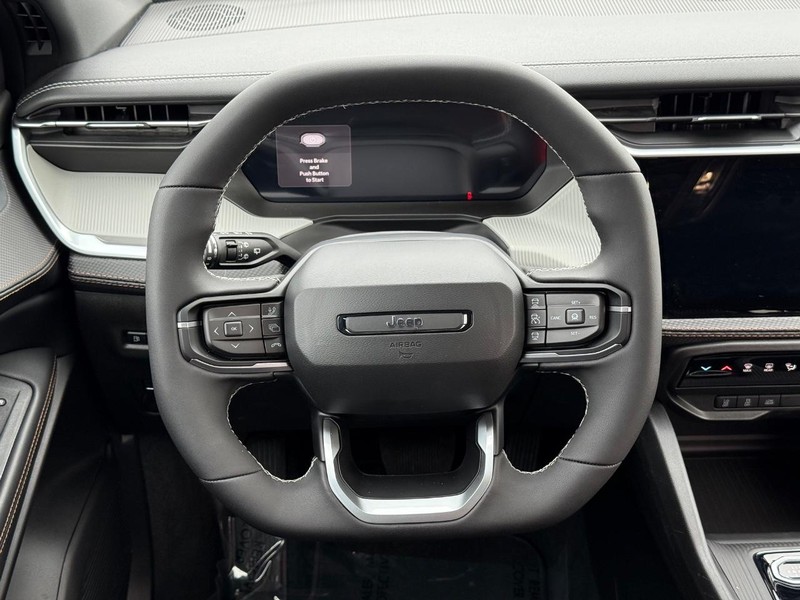 Jeep Cherokee Vehicle Full-screen Gallery Image 15