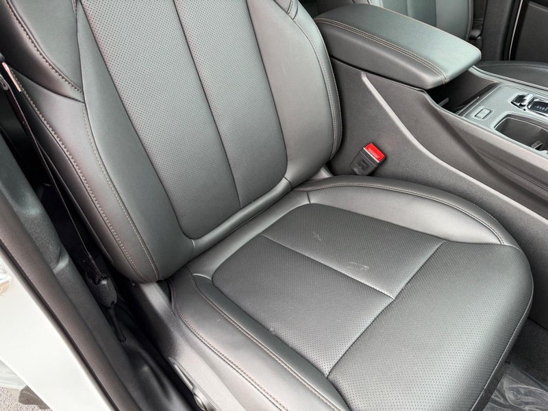 Jeep Cherokee Vehicle Full-screen Gallery Image 17