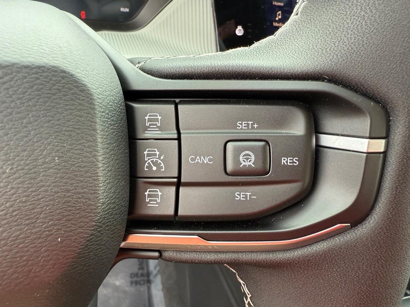 Jeep Cherokee Vehicle Full-screen Gallery Image 22