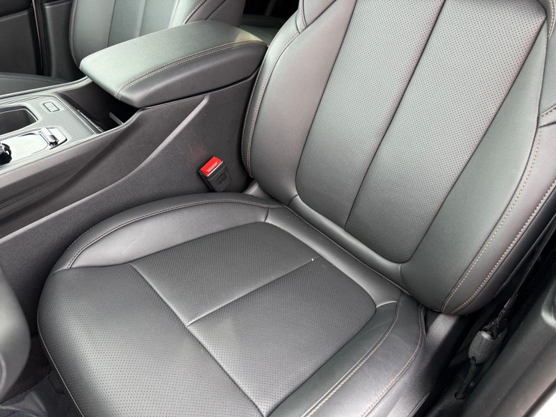 Jeep Cherokee Vehicle Full-screen Gallery Image 30