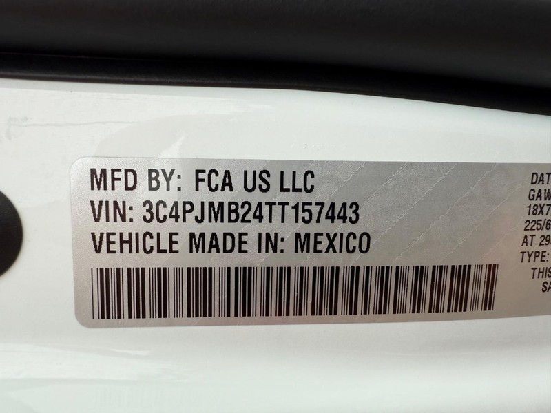 Jeep Cherokee Vehicle Full-screen Gallery Image 31