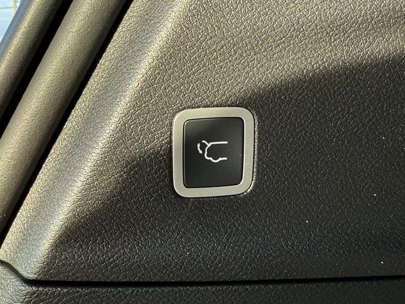 Chrysler Pacifica Vehicle Full-screen Gallery Image 8