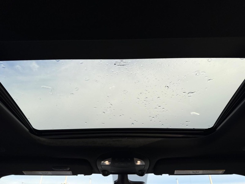 Chrysler Pacifica Vehicle Full-screen Gallery Image 14