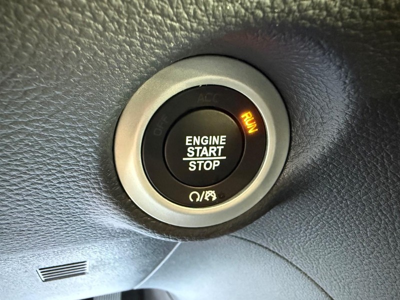 Chrysler Pacifica Vehicle Full-screen Gallery Image 24