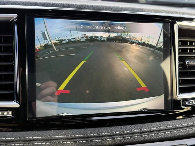 Chrysler Pacifica Vehicle Full-screen Gallery Image 26