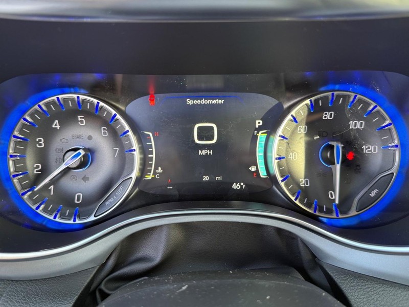 Chrysler Pacifica Vehicle Full-screen Gallery Image 30