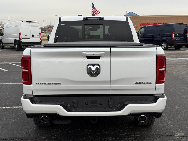 Ram 1500 Vehicle Full-screen Gallery Image 4