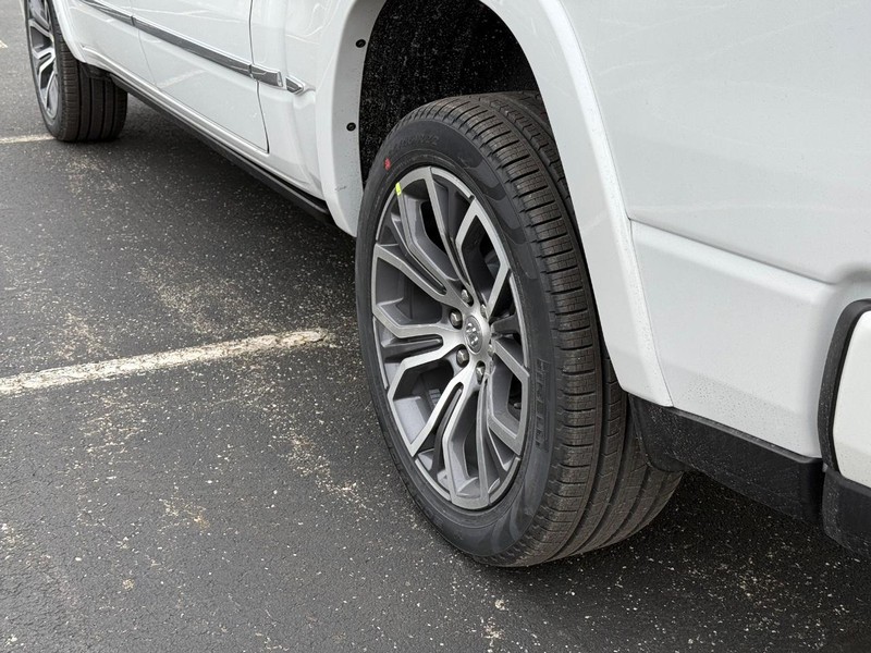 Ram 1500 Vehicle Full-screen Gallery Image 6