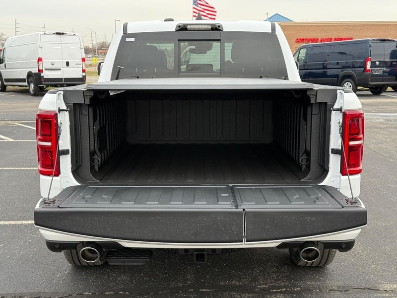 Ram 1500 Vehicle Full-screen Gallery Image 7