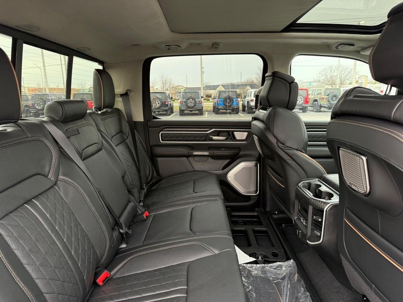 Ram 1500 Vehicle Full-screen Gallery Image 11