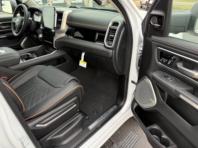 Ram 1500 Vehicle Full-screen Gallery Image 16