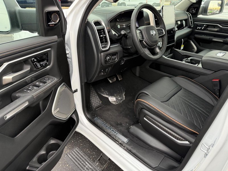 Ram 1500 Vehicle Full-screen Gallery Image 18