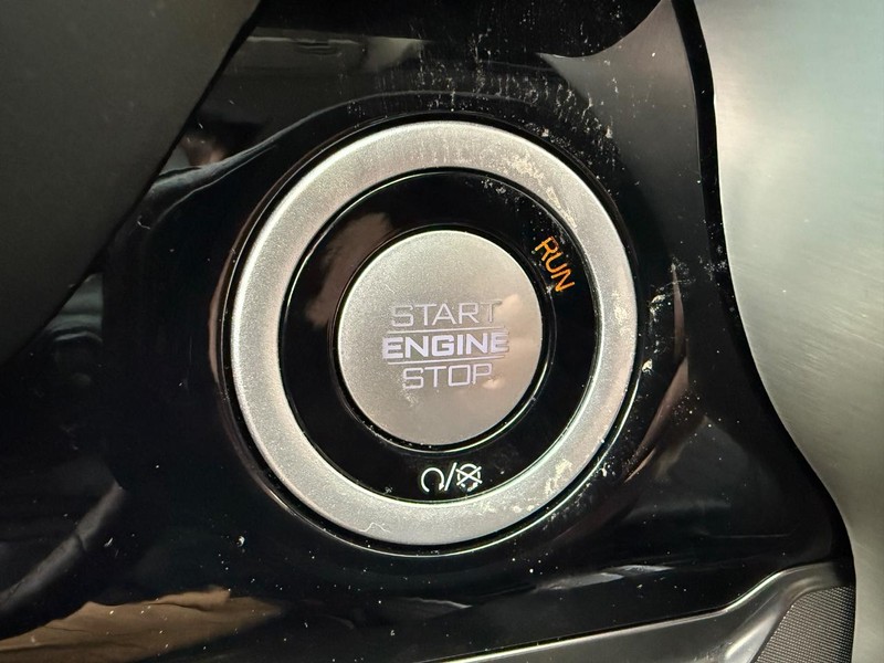 Ram 1500 Vehicle Full-screen Gallery Image 23