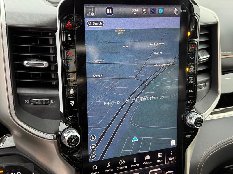 Ram 1500 Vehicle Full-screen Gallery Image 24