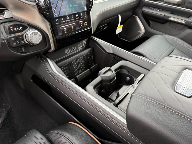 Ram 1500 Vehicle Full-screen Gallery Image 26