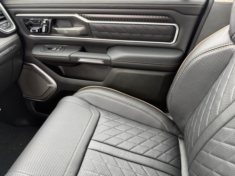 Ram 1500 Vehicle Full-screen Gallery Image 27