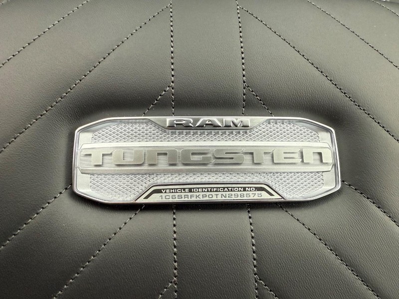 Ram 1500 Vehicle Full-screen Gallery Image 32