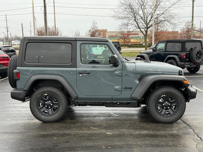 Jeep Wrangler Vehicle Full-screen Gallery Image 2
