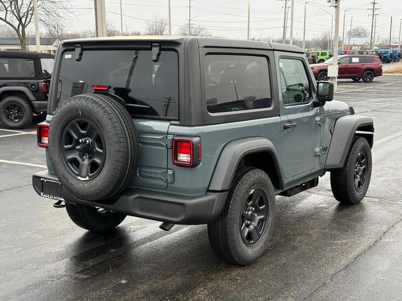 Jeep Wrangler Vehicle Full-screen Gallery Image 3