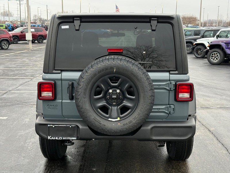 Jeep Wrangler Vehicle Full-screen Gallery Image 4
