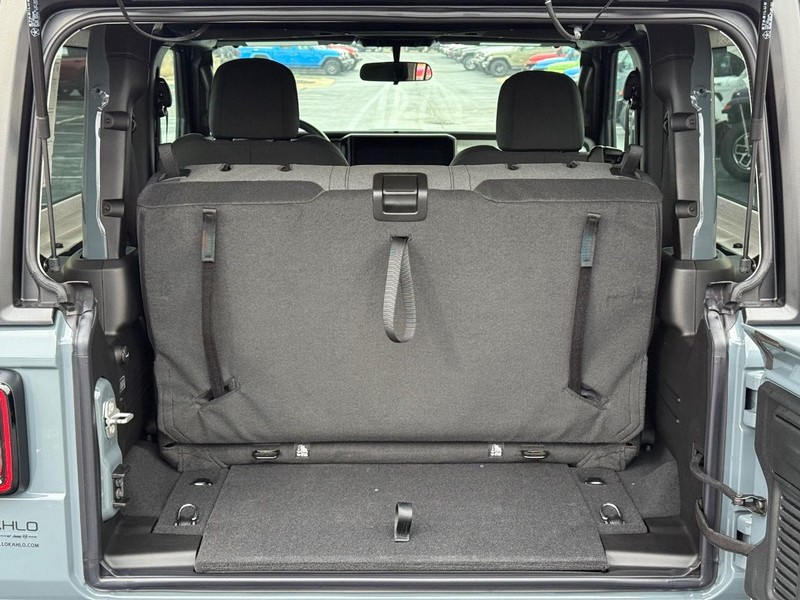 Jeep Wrangler Vehicle Full-screen Gallery Image 7