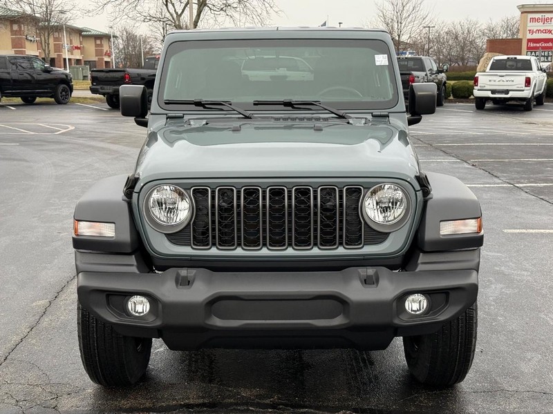 Jeep Wrangler Vehicle Full-screen Gallery Image 10