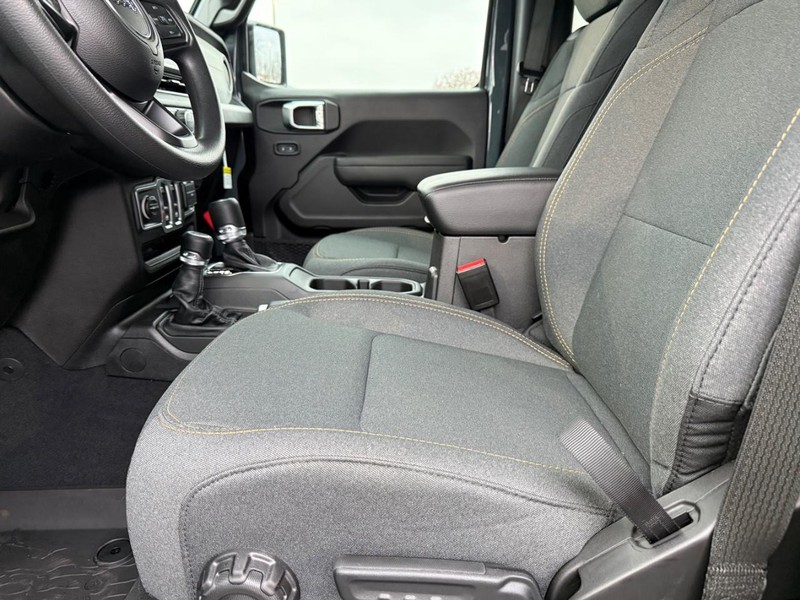 Jeep Wrangler Vehicle Full-screen Gallery Image 16