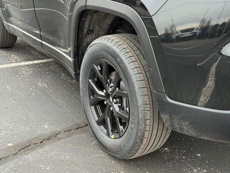 Jeep Grand Cherokee Vehicle Full-screen Gallery Image 6