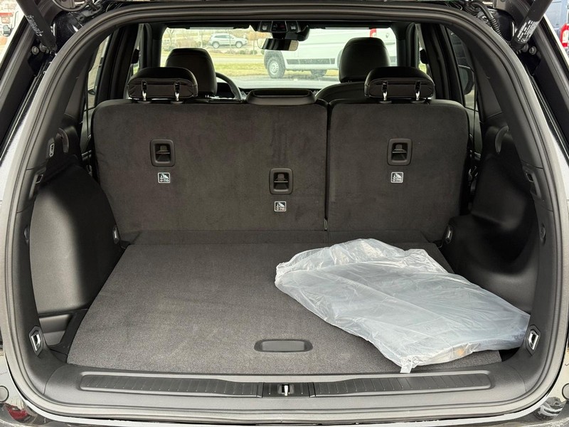 Jeep Grand Cherokee Vehicle Full-screen Gallery Image 7