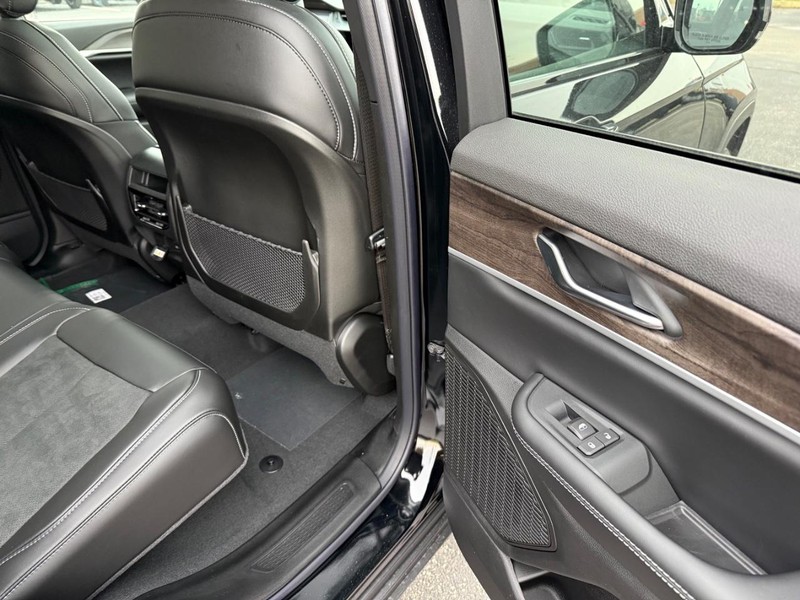 Jeep Grand Cherokee Vehicle Full-screen Gallery Image 13