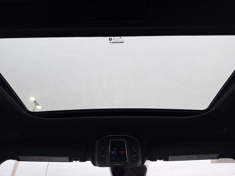 Jeep Grand Cherokee Vehicle Full-screen Gallery Image 14