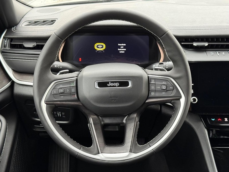 Jeep Grand Cherokee Vehicle Full-screen Gallery Image 16