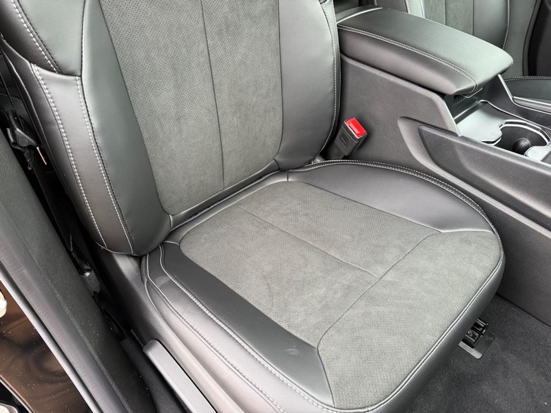 Jeep Grand Cherokee Vehicle Full-screen Gallery Image 18