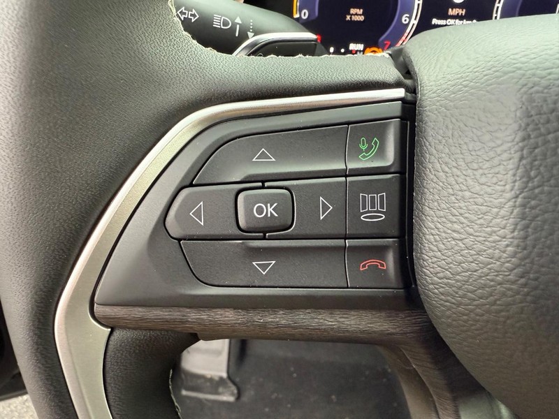 Jeep Grand Cherokee Vehicle Full-screen Gallery Image 22