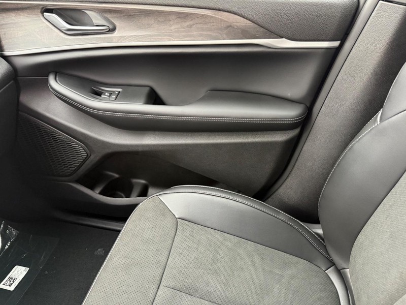 Jeep Grand Cherokee Vehicle Full-screen Gallery Image 28