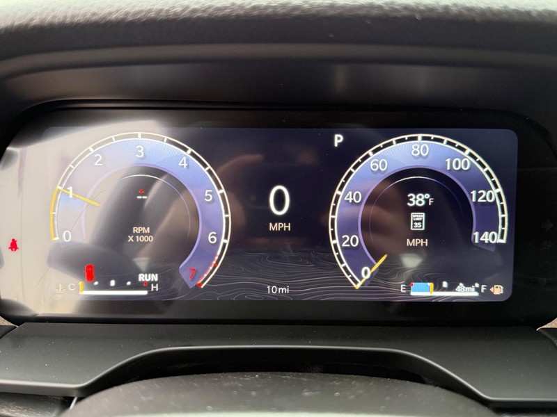 Jeep Grand Cherokee Vehicle Full-screen Gallery Image 30