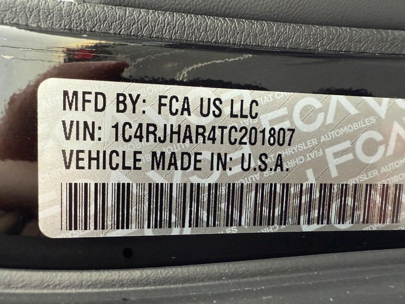 Jeep Grand Cherokee Vehicle Full-screen Gallery Image 33