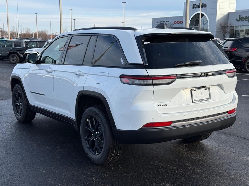 Jeep Grand Cherokee Vehicle Full-screen Gallery Image 5