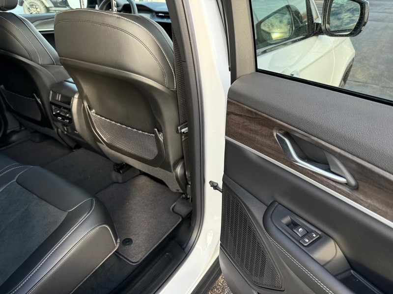 Jeep Grand Cherokee Vehicle Full-screen Gallery Image 12