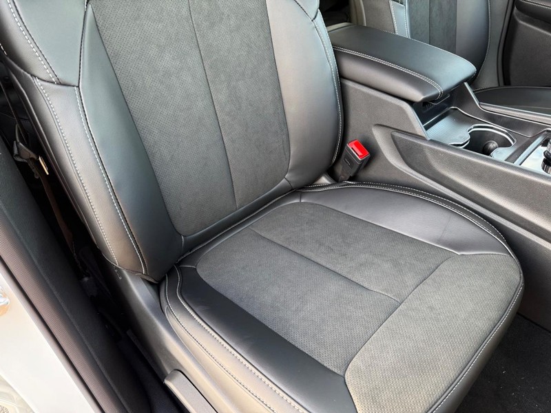 Jeep Grand Cherokee Vehicle Full-screen Gallery Image 17