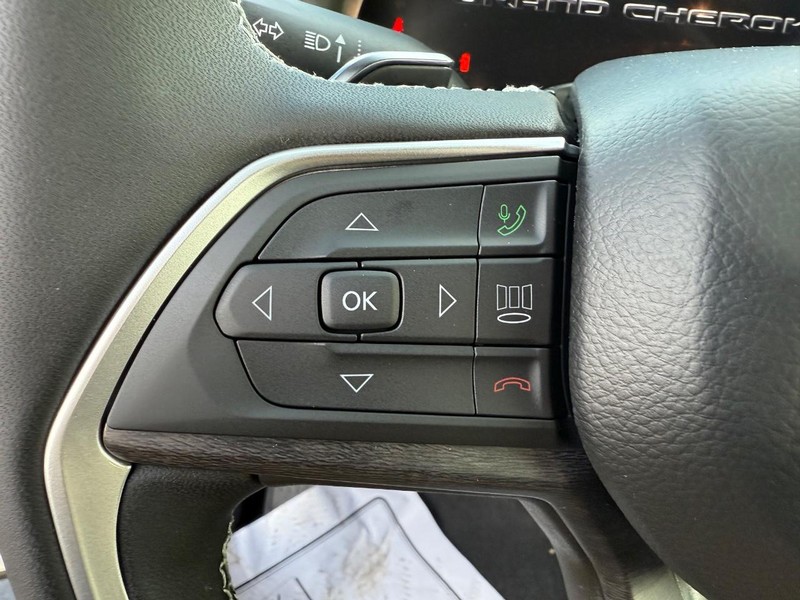 Jeep Grand Cherokee Vehicle Full-screen Gallery Image 21