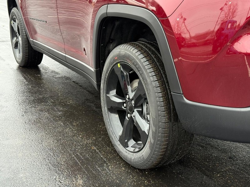 Jeep Grand Cherokee Vehicle Full-screen Gallery Image 6