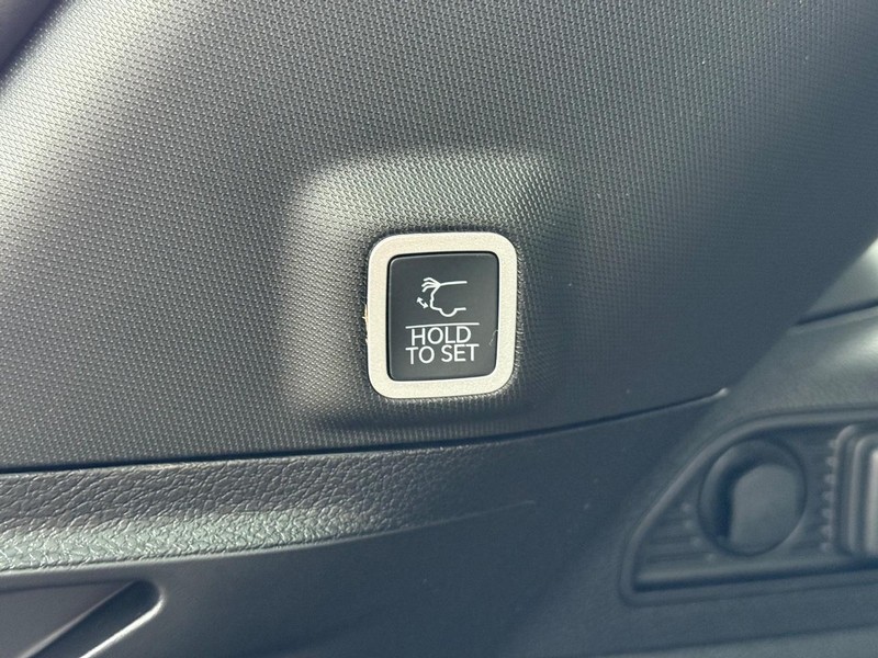 Jeep Grand Cherokee Vehicle Full-screen Gallery Image 8