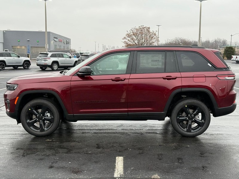 Jeep Grand Cherokee Vehicle Full-screen Gallery Image 9