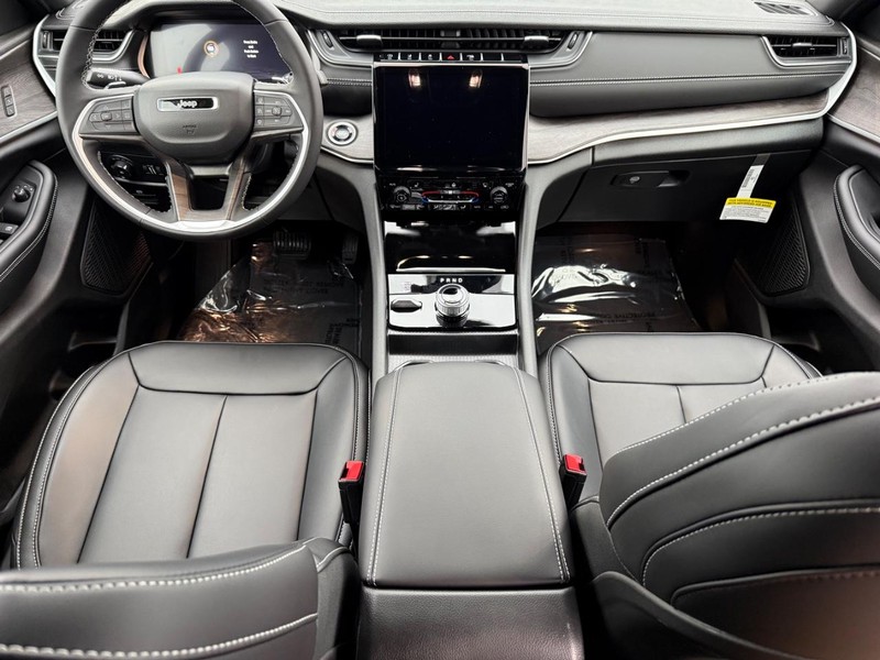 Jeep Grand Cherokee Vehicle Full-screen Gallery Image 14