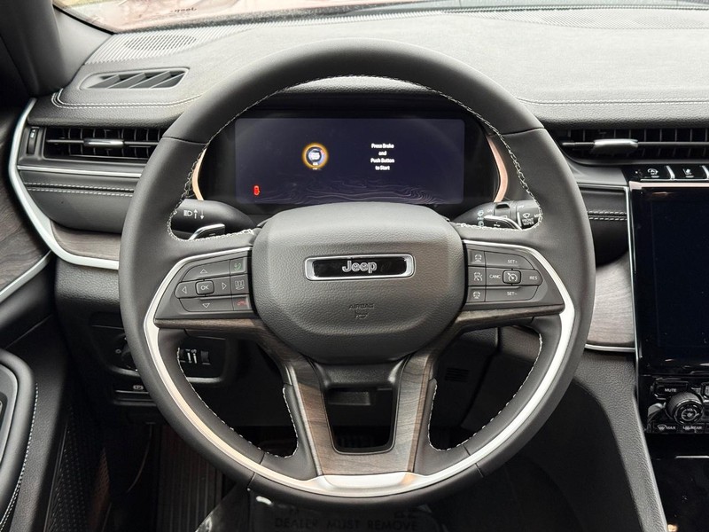 Jeep Grand Cherokee Vehicle Full-screen Gallery Image 15