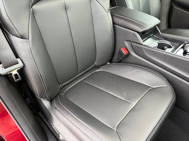 Jeep Grand Cherokee Vehicle Full-screen Gallery Image 17